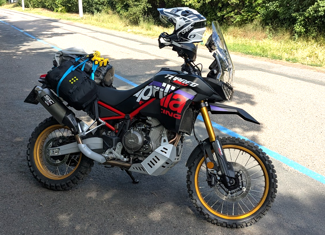 Testovali jsme Aprilia Tuareg Rally na Maďarském TETu